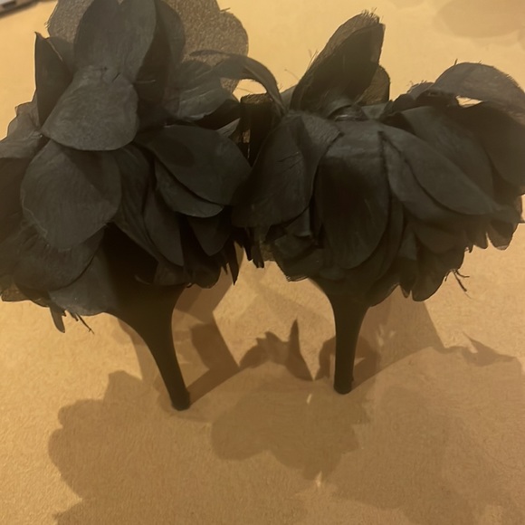 Christian Louboutin black tie pump.  Size 41. Satin material. - Picture 4 of 4